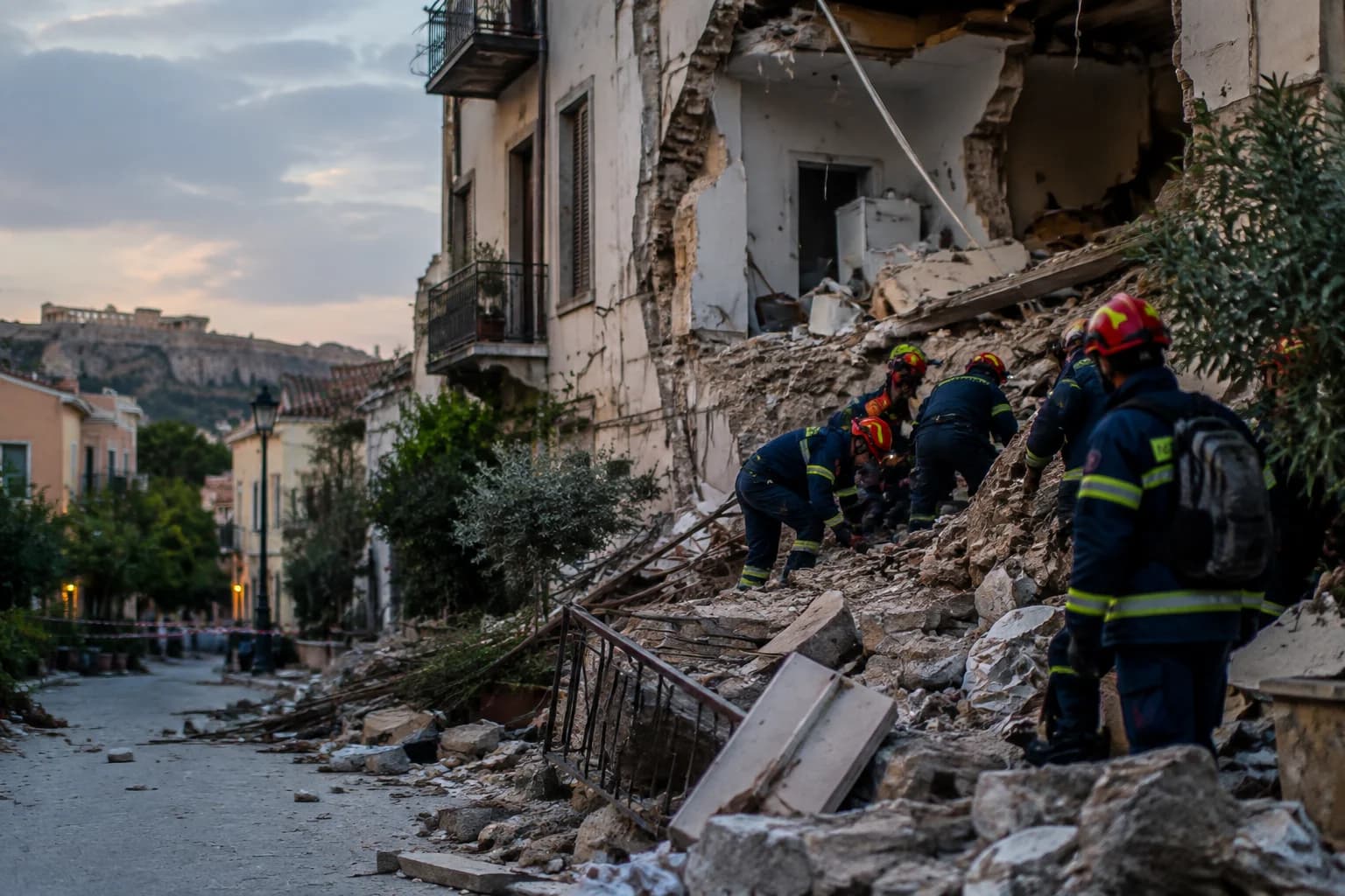 Daily Agent photo for: Athens blast kills woman as rescuers search for five missing