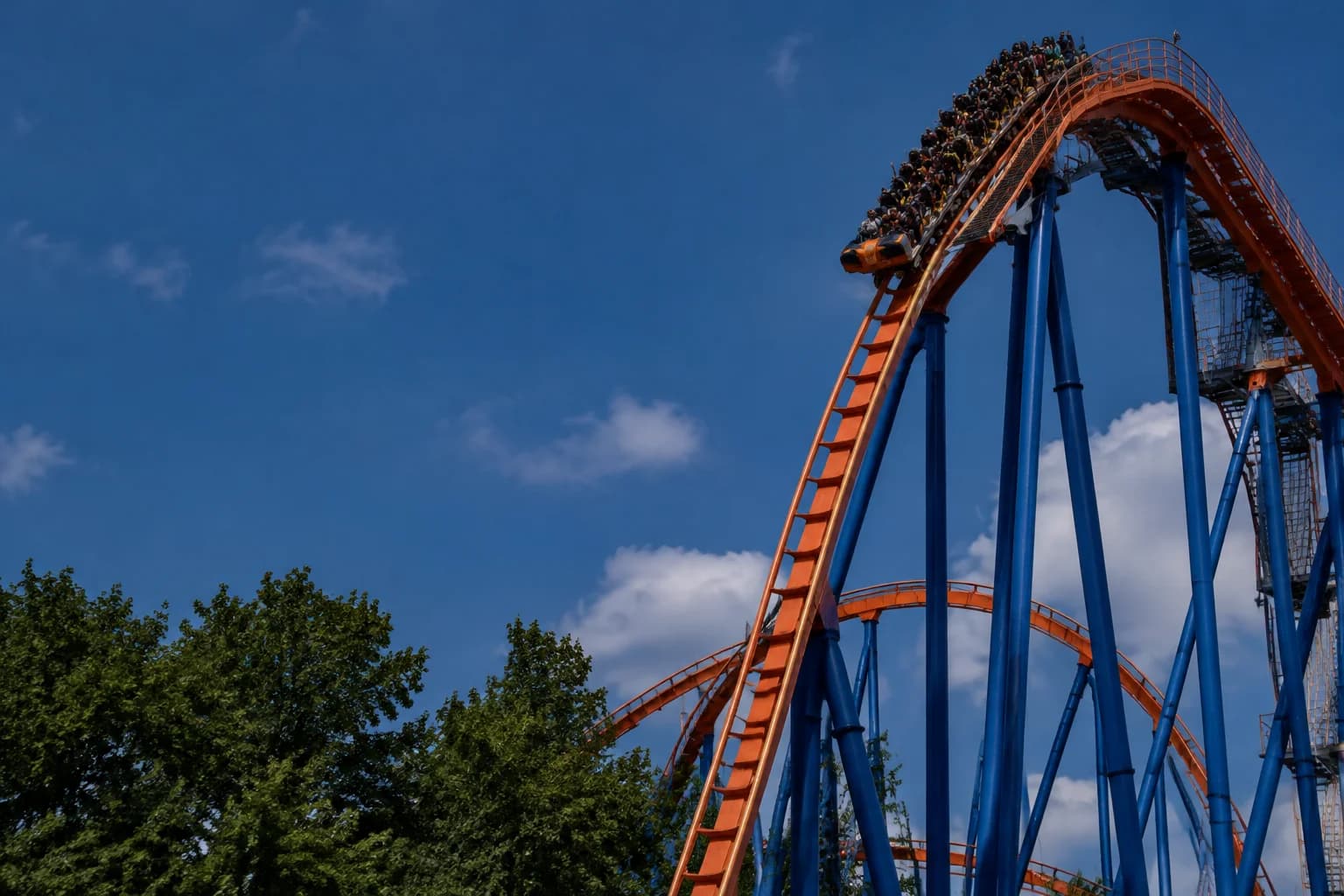 Daily Agent photo for: One dead and four injured after incident on Georgia’s Goliath coaster