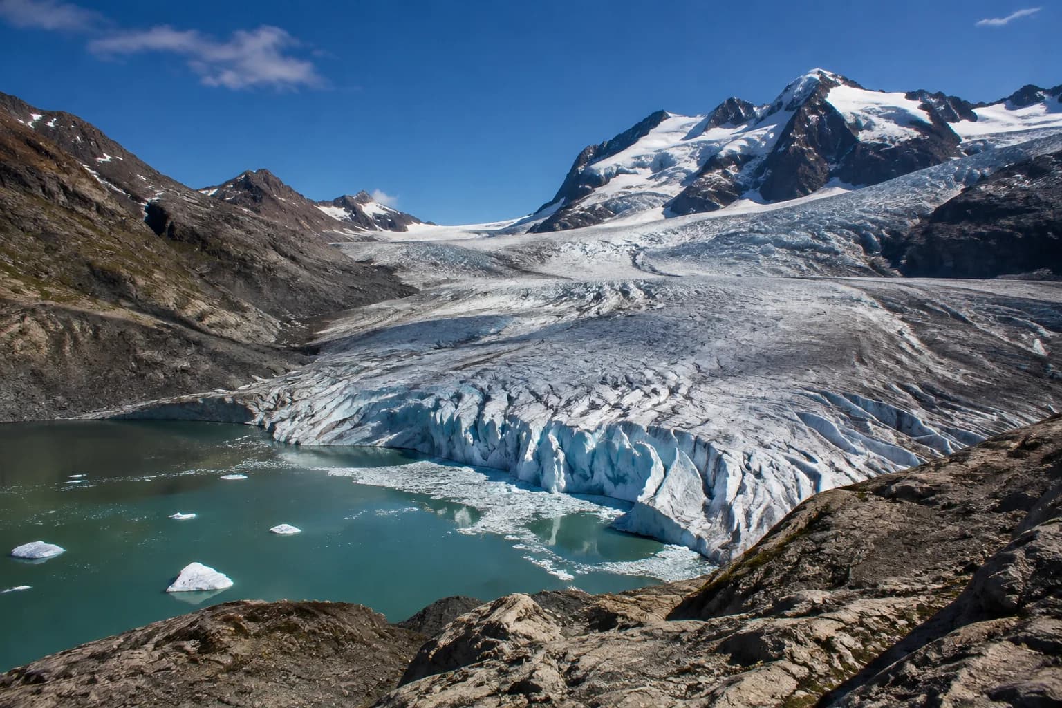 Daily Agent photo for: Swiss glaciers shed 5.5% of their ice in one year