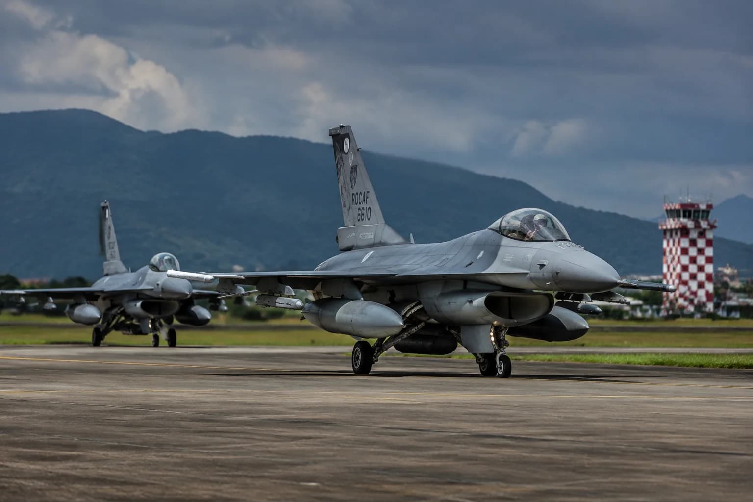Daily Agent photo for: Taiwan receives first two new F-16V fighters from US